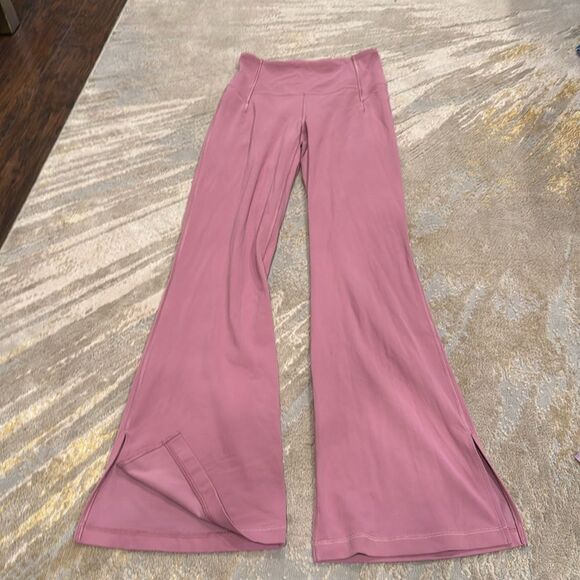 Lululemon pink Groove High-Rise Split-Hem Flared leggings Pant size 6 in EUC